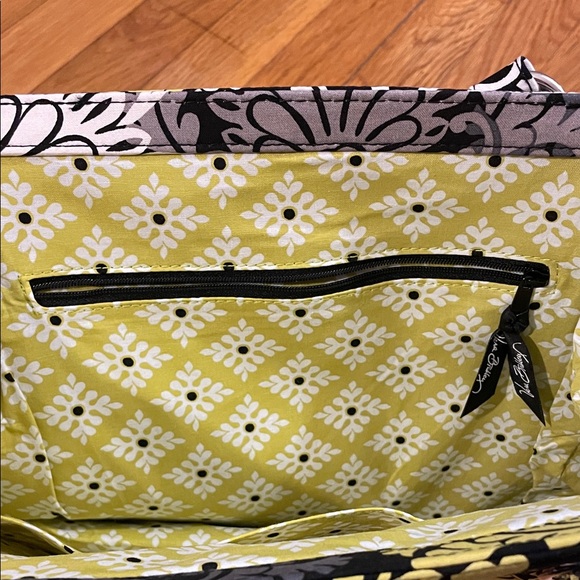 NWT Vera Bradley Black and Yellow Floral Women's Frame Bag - Picture 8 of 11